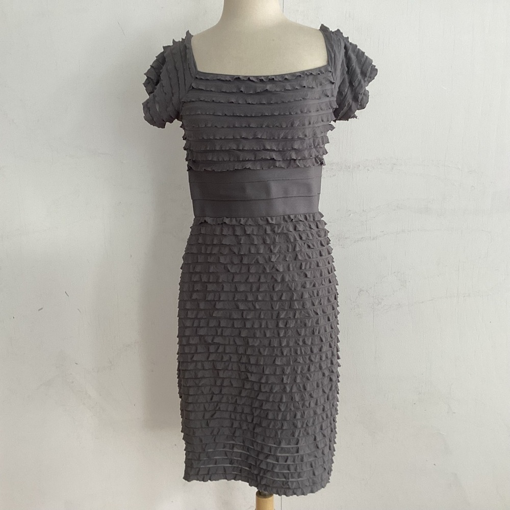 Max Studio  gray ruffle short sleeve stretch midi dress Large